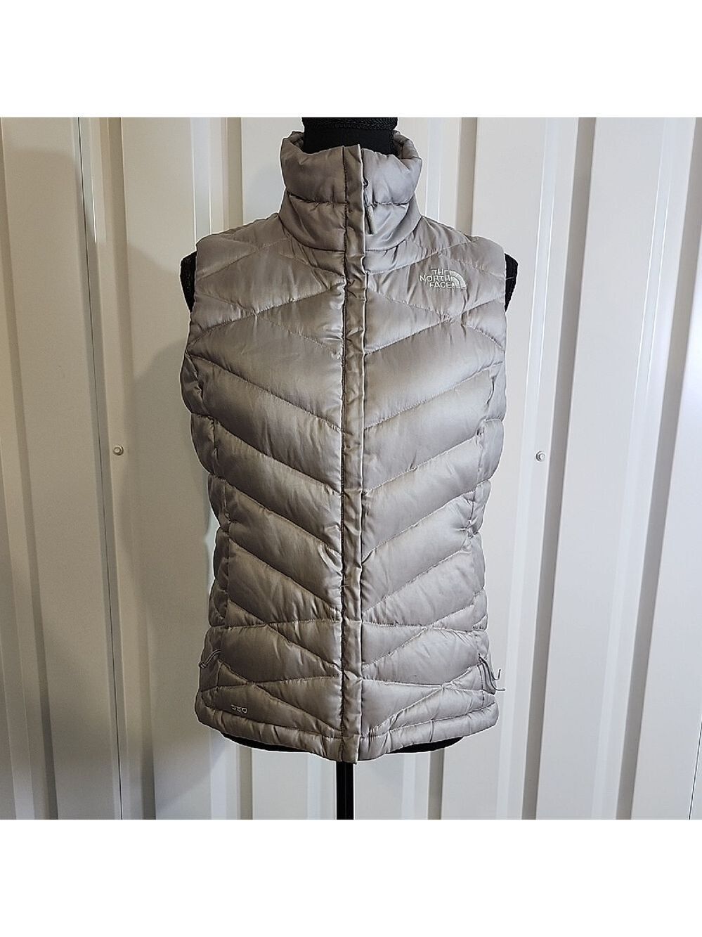 The North Face Women's Aconcagua Silver Quilted Down 550 Fill Vest Size Small